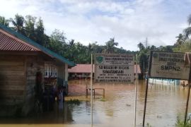 Banjir yang merendam permukiman warga Sibara-bara Tapsel belum juga surut