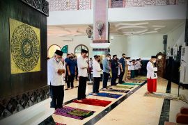 Presiden Jokowi salat Jumat di Masjid Agung Baiturrahman Ngawi