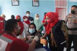 PMI Sulbar lakukan vaksinasi COVID-19 untuk dukung target pemerintah