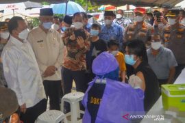 Mendagri Tinjau Pelaksanaan Vaksinasi Di Padang