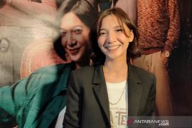 Sheila Dara tetap lakoni peran di film "Teka-Teki Tika" usai patah tulang