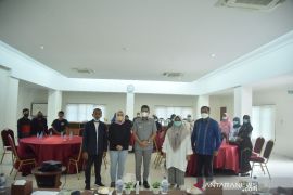 Perempuan dan dan pemuda Sawahlunto mendapatkan pelatihan kepemimpinan