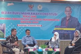 Saldi Isra ajak UMSB tingkatkan literasi hukum melalui penerbitan buku