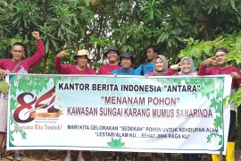 Perum LKBN Antara Biro Kaltim  dan (GMSS) - SKM  tanam pohon