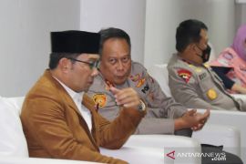 Kapolda dan Gubernur Jabar turun gunung "keroyok" vaksinasi di Kabupaten Bogor