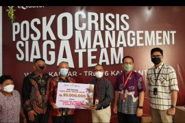 Telkom Kalbar salurkan bantuan Kasih Natal