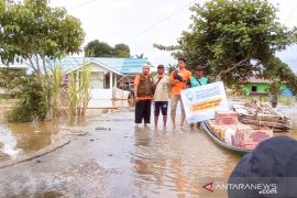 Over a month swamped by flood, Pahalatan Village continues to receive assistance