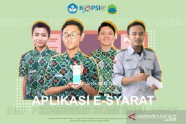 Wisudawan UB dampingi pelajar SMP buat aplikasi e-syarat bagi tunarungu