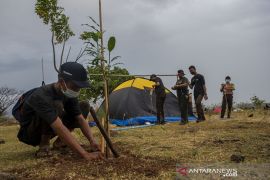 Kaum Muda Menanam di Bumi Perkemahan Kawatuna Page 2 Small