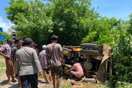 Rem blong, truk masuk jurang di jalan raya Kuta Lombok Tengah