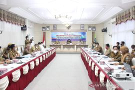 Bupati HSS imbau warga disiplin prokes cegah virus Corona varian Omicron