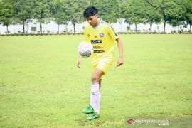 Arema FC pinjam pemain muda Genta Alparedo dari Semen Padang