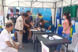 Klinik Polres Sangihe sudah melakukan  vaksinasi 14.085 warga