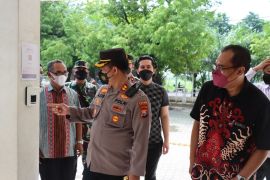 Kapolres Gresik pantau kesiapan gereja jelang perayaan Natal