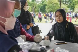 Pemkab HST bagikan doorprize bagi warga yang divaksin