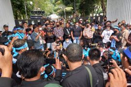 Oknum pimpinan ormas di Sukabumi dilaporkan langgar prokes dan ancam warga