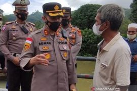 Di hadapan Kapolres Tapsel, korban banjir Rianiate sebut warga tidak pernah kelaparan
