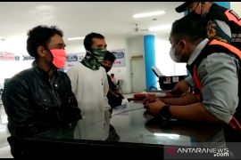 Tiga penumpang bus Pekanbaru-Jawa diturunkan lantaran belum vaksin COVID-19