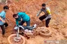 Perjuangan keras petugas vaksinasi di Wilayah Meratus