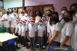 Umat Kristiani karyawan perbankan di Bali berbagi kasih kepada sesama