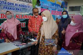 Dukung UMKM lokal, PLN berikan bantuan Rp75 juta untuk UMKM Sulaman Bukittinggi