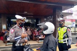Ingat! Melintasi wilayah hukum Polres Tapsel wajib tunjukkan kartu vaksin, reaktif siap-siap diisolasi