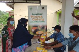 Asian Agri dan Grup Apical gelar operasi pasar minyak goreng 50.000 liter