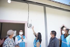 PLN terangi dua desa di Landak jelang Natal dan Tahun Baru