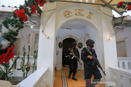 Sterilisasi gereja jelang misa Natal