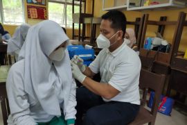 Sebanyak 109.955.752 orang telah  divaksin COVID-19 lengkap