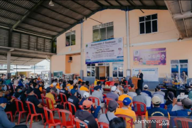 Pemkab Karawang salurkan bantuan paceklik untuk para nelayan