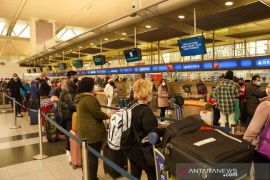 Gara-gara meningkatnya kasus Omicron, maskapai AS batalkan ratusan penerbangan