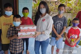 Astra Motor Kalimantan Barat Peduli Berbagi Kado Natal