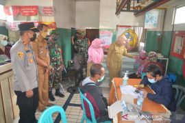 Kejar target 70 persen, bupati kembali pantau vaksinasi di Kecamatan Tamban