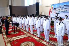 38 penghulu di Siak dilantik, tiga diantaranya perempuan