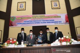 Bupati sampaikan pengantar nota keuangan RAPBD TA 2022 Tapsel  ke DPRD