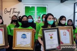 "Mom Uung" catat MURI sebagai layanan konsultasi menyusui secara gratis kepada ibu terbanyak