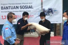 PLTU Jawa 9 &10 bantu puluhan nelayan terdampak cuaca buruk di Suralaya