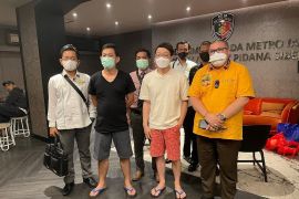 Penahanan dr. Richard Lee ditangguhkan