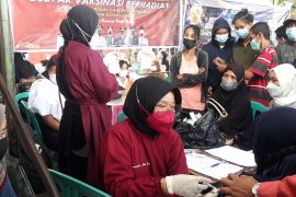 Vaksinasi COVID-19  di Donggala ditarget 100 pada Januari 2022