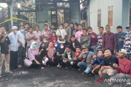 Mahasiswa - Pemuda Tapsel bantu korban kebakaran Sayur Matinggi