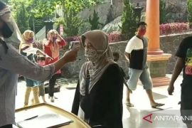 Potret penerapan PPKM mikro Jawa-Bali selama perayaan Natal dan Tahun Baru 2022