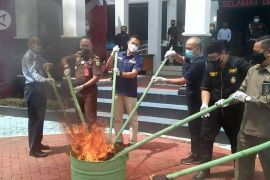 Kejari Ponorogo musnahkan barang bukti perkara tahun 2021