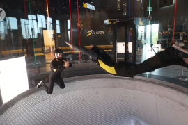 Menonton serunya latihan atlet skydiving&nbsp;dalam ruangan