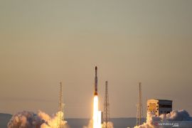 Peluncuran luar angkasa Iran gagal taruh muatan ke orbit