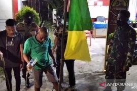 Satgas kecamatan  saat razia penutup tahun musnahkan  miras di Tambelan