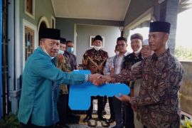 Bupati Agam bantu mobil ambulance bagi perantau Jawa