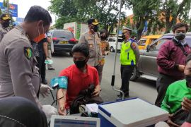 Polisi razia vaksinasi COVID-19 di perbatasan Sidoarjo-Surabaya, kenapa?