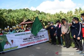 Bupati lepas gerak jalan lintas agama dalam rangka HAB ke 76