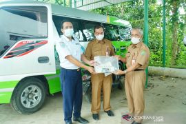 12 unit mobil angkutan pelajar diserahkan Disdikbud kepada Dishub Balangan